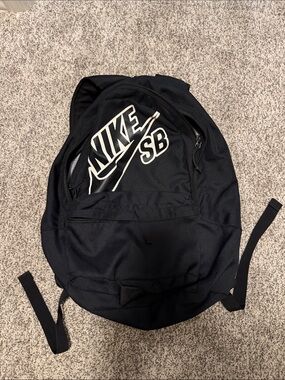 black nike check backpack Unisex Heritage (25L), Black/Black/White, MISC tops and shorts designed to fit the way you move when you train. Nike Unisex ONE 25L Backpack